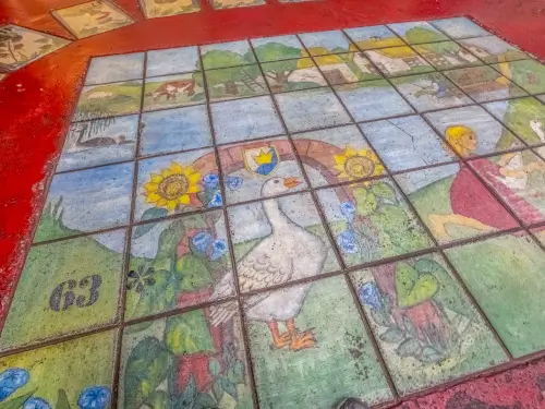 Gruppenunterkunft mit überdachter Terrasse und Spielwald