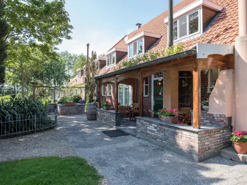 Freistehender Ferienhof mitten im Polder