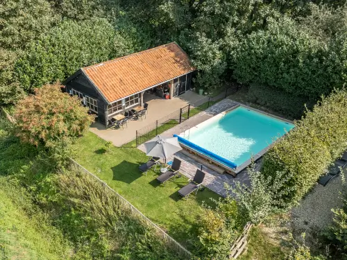 Herrenhaus in ruhiger Umgebung in der Nähe des Drentse Hondsrug