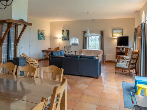 Familienhaus mit Schwimmteich, Spielkeller und Sauna