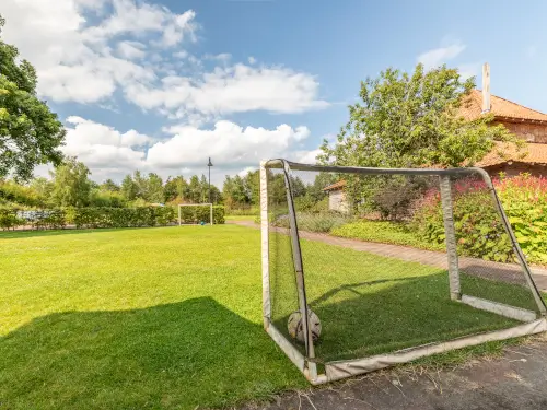 Familienhaus mit Schwimmteich, Spielkeller und Sauna