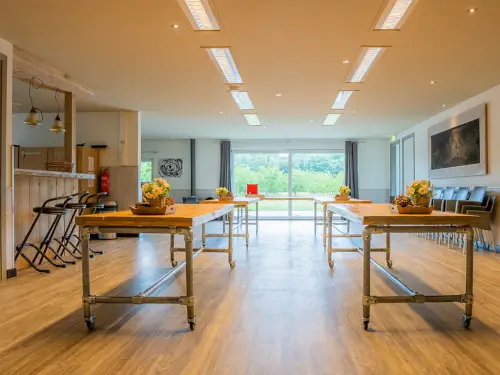 Gemütliche Unterkunft mit Loungeecke und Terrasse