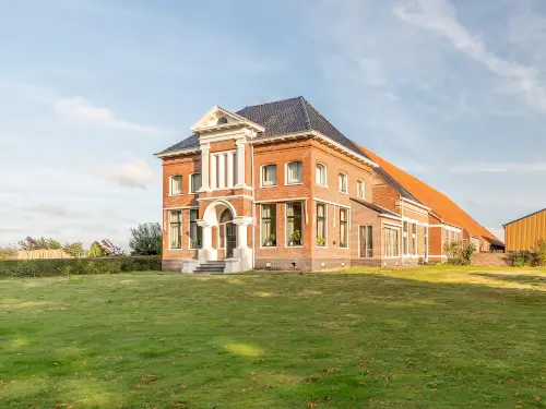 Monumentales Bauernhaus mit Spielwiese und Bar