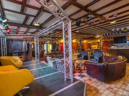 Gruppenunterkunft mit Wintergarten und 2300 m² Grundstück