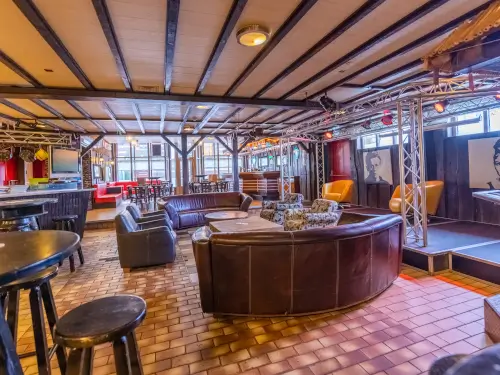 Gruppenunterkunft mit Wintergarten und 2300 m² Grundstück