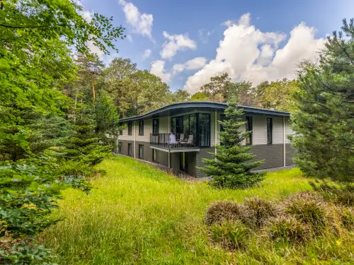 Luxuriöse Gruppenunterkunft im Wald