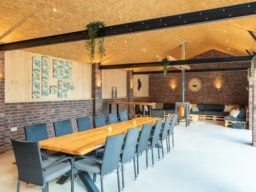 Ferienhaus mit Whirlpool, überdachter Terrasse & Spielloft