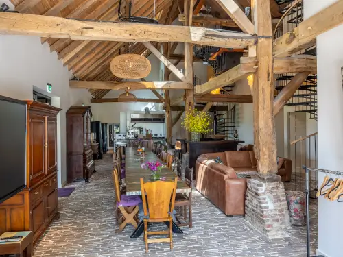 Luxus-Ferienhaus inmitten von Auen und grünen Landschaften