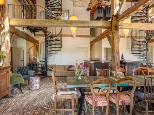 Luxus-Ferienhaus inmitten von Auen und grünen Landschaften
