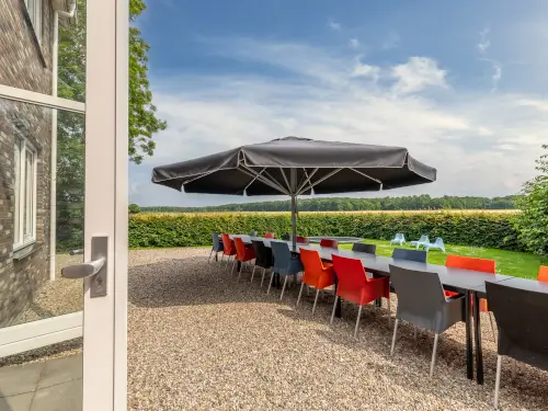 Ferienhaus mit sonnigem Garten und privaten Zimmern