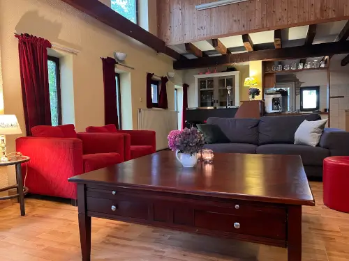 Ferienhaus mit Bar, Hot Tub und privatem Pool