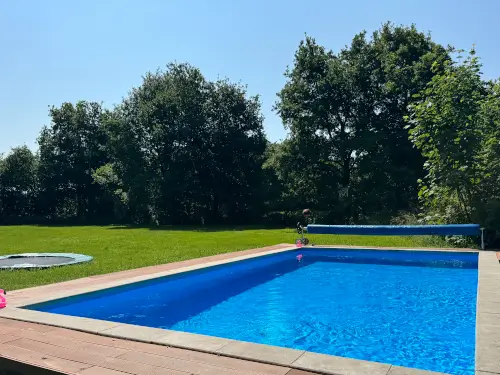 Ferienhaus mit Bar, Hot Tub und privatem Pool
