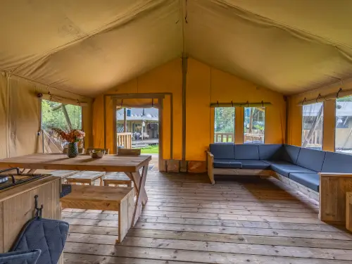 Gruppenunterkunft mit 4 Lodges mit privater Veranda