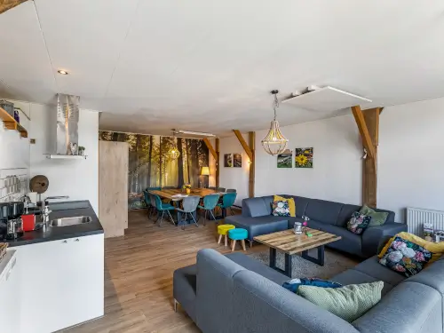 Familienhaus bestehend aus 3 Wohnungen mit viel Spielfläche