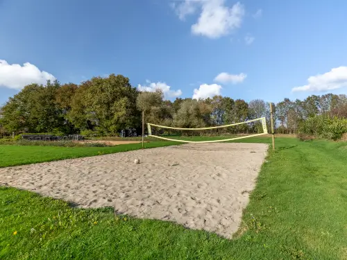 Luxus-Ferienhaus mit Fußballplatz und Schwimmteich