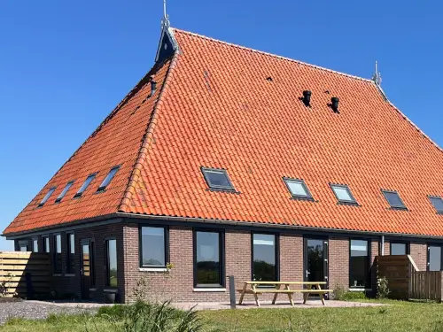 Charakteristisches Bauernhaus in der Nähe des Slotermeers