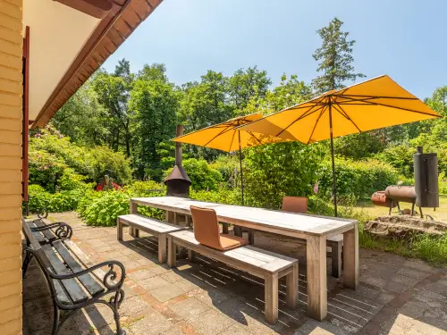 Freistehendes Ferienhaus mit Terrasse, Wald, Heide und Wasser