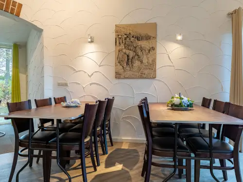 4 Ferienhäuser mit Gruppenraum und Terrasse