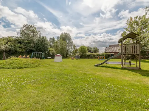 Großes Ferienhaus mit vielen Spielmöglichkeiten für Kinder