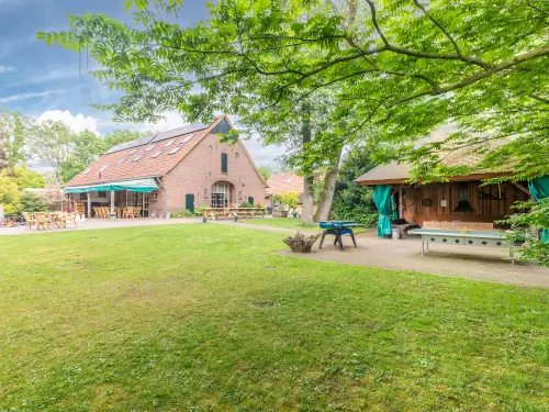 Ferienhaus mit überdachter Terrasse, Außenküche, Kamin und Whirlpool