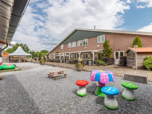 Ferienhaus mit Terrasse, Loungeset, Grill und Frühstück