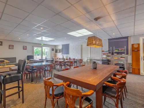 Ferienhaus mit Terrasse, Loungeset, Grill und Frühstück