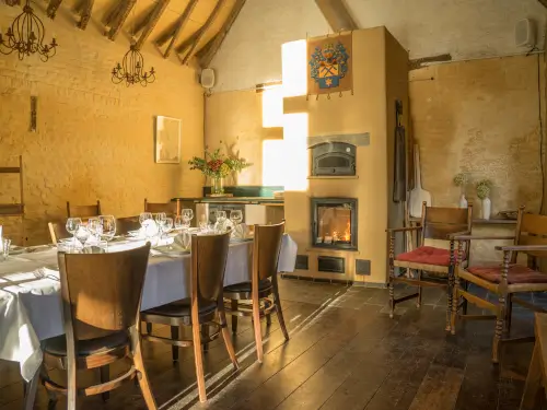 Neu – Authentisches Schloss mit 10 Zimmern und eigenem Badezimmern