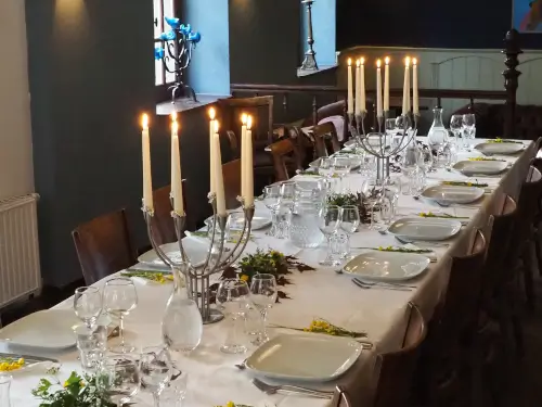 Neu – Authentisches Schloss mit 10 Zimmern und eigenem Badezimmern