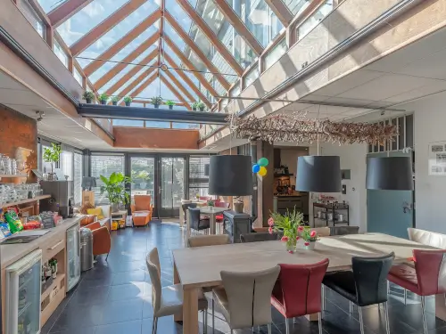 Einzigartiges Ferienhaus mit Wohnungen und Privatzimmern