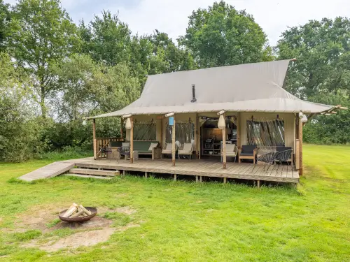 Neu - Gruppenunterkunft mit 3 Lodges mit privater Veranda