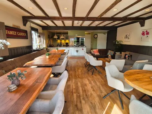 Nostalgische Gruppenunterkunft in der Veluwe mit Terrasse