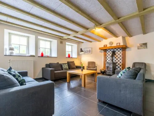 Gemütliches Gruppenhaus + Wohnung in der Nähe eines großen Waldes